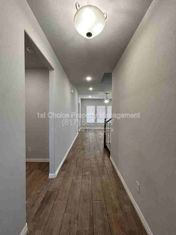 237 Allegheny Dr - Photo 3 of 10