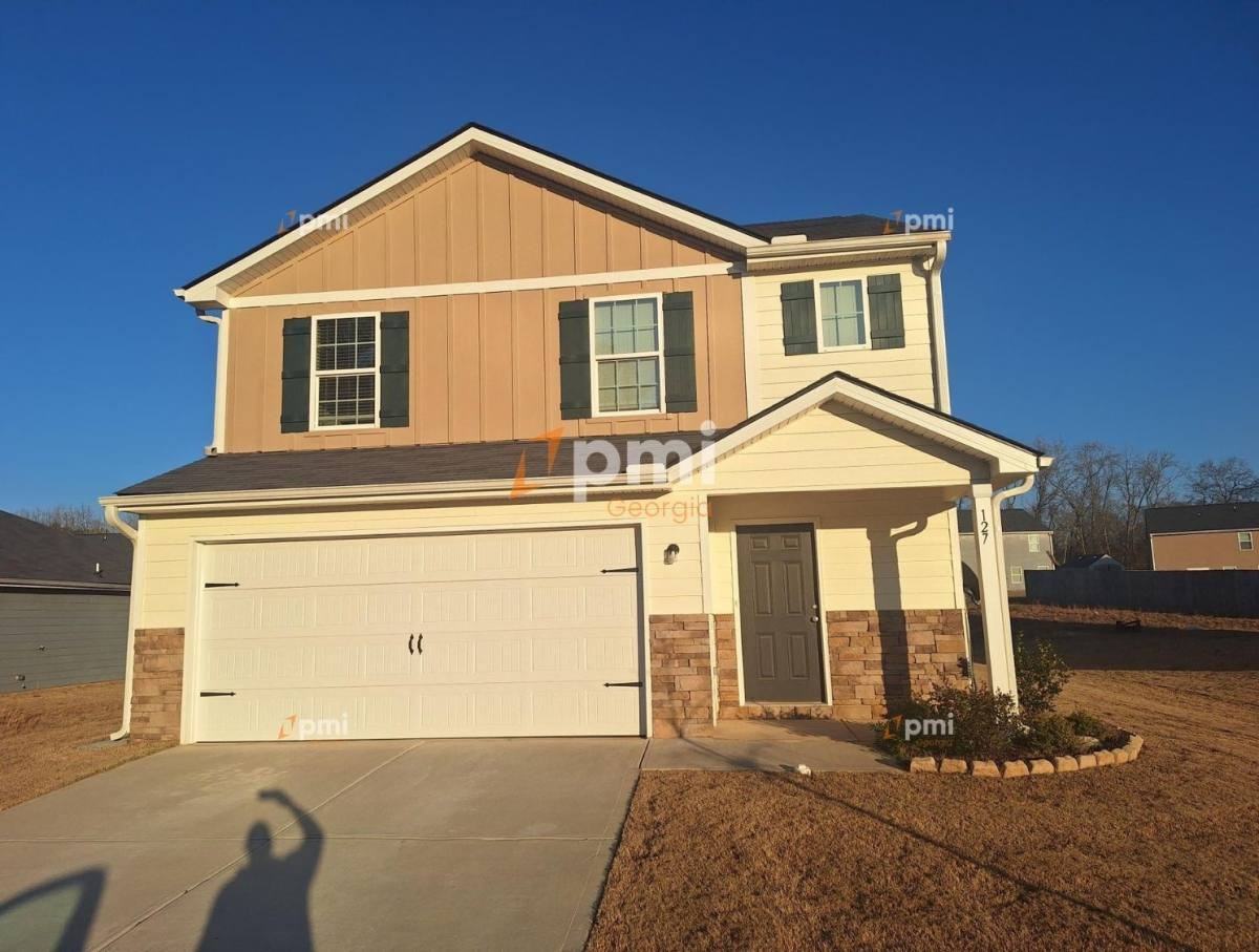 127 Maple Dr - Photo 3 of 10