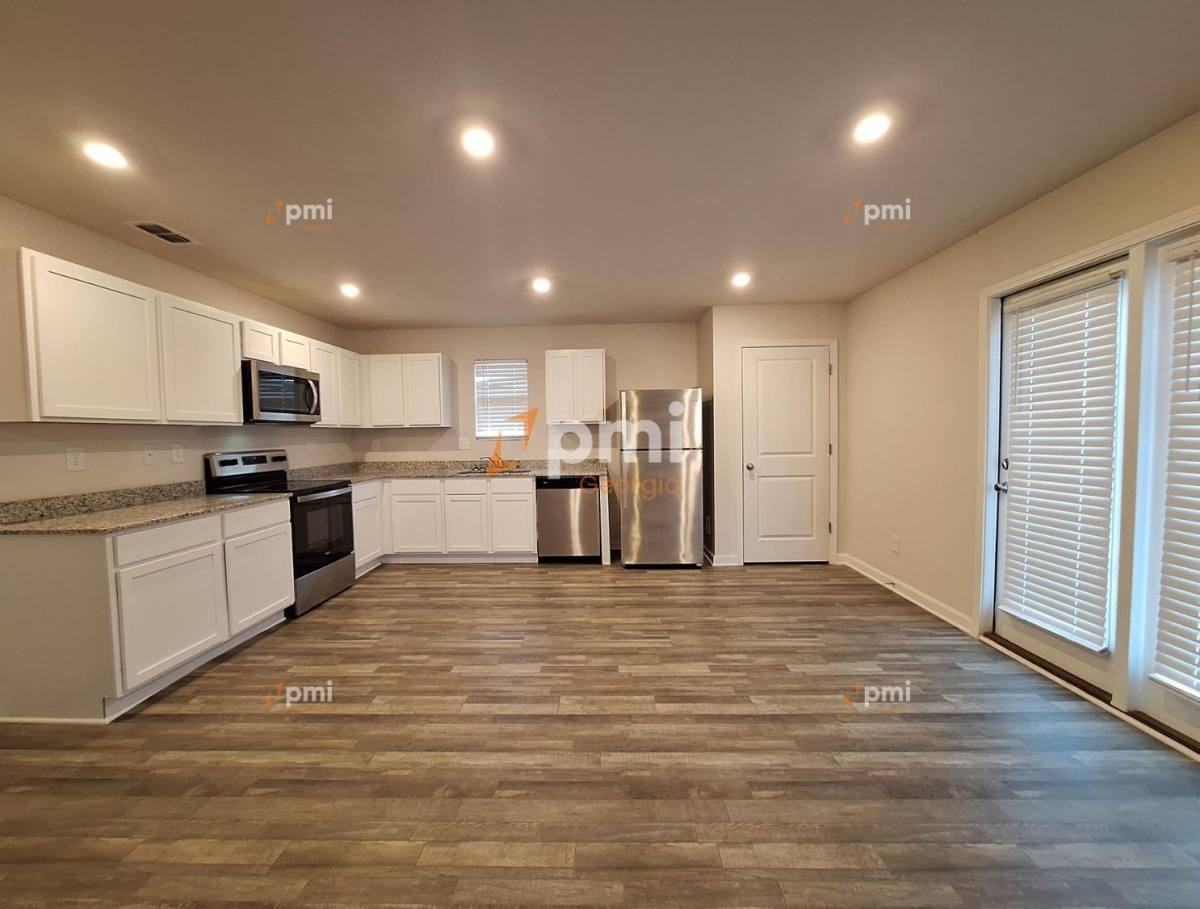 127 Maple Dr - Photo 4 of 10