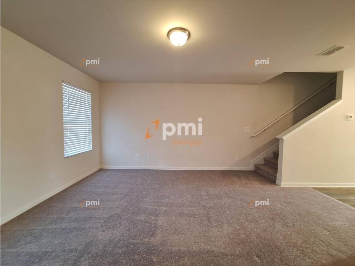 127 Maple Dr - Photo 5 of 10