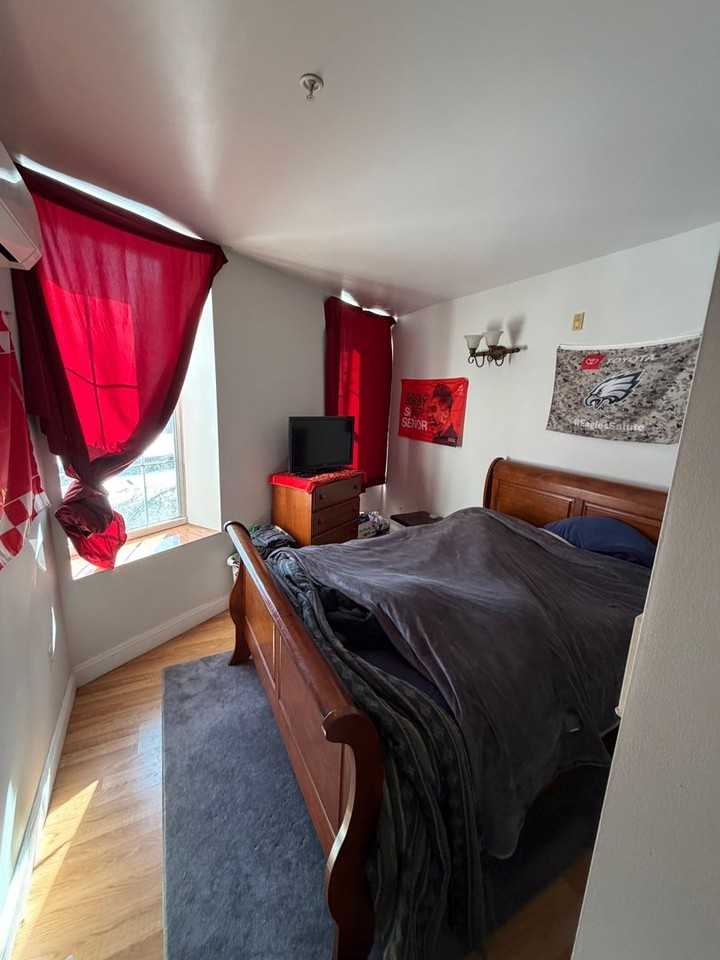 1027 Ridge - Photo 3 of 26