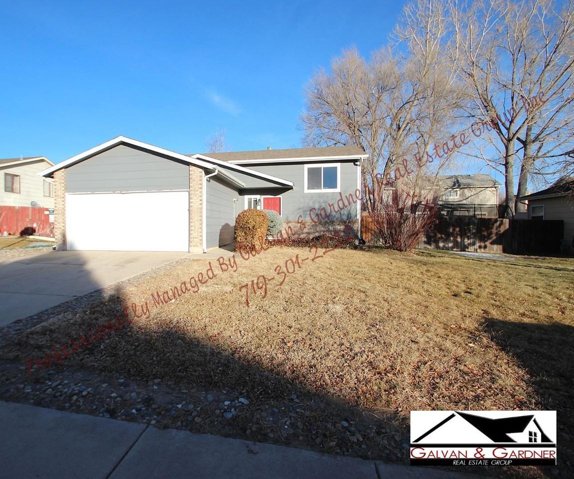 560 Upton Dr - Photo 2 of 19