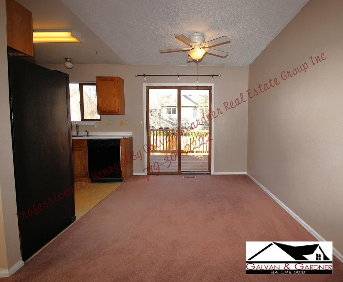 560 Upton Dr - Photo 3 of 19