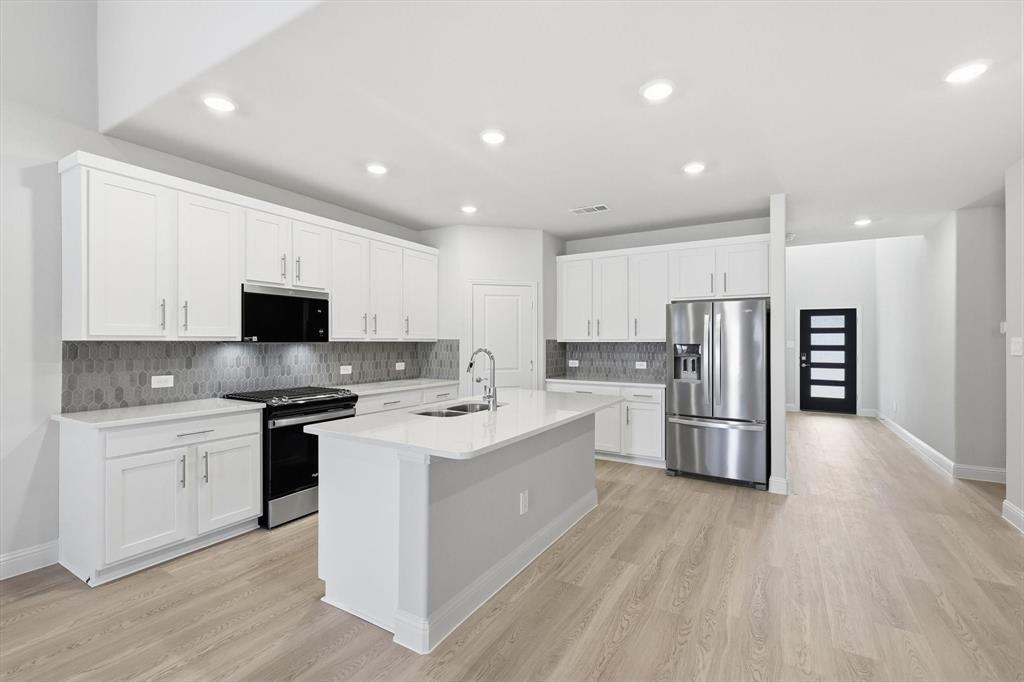 2102 Windy Trl - Photo 2 of 33