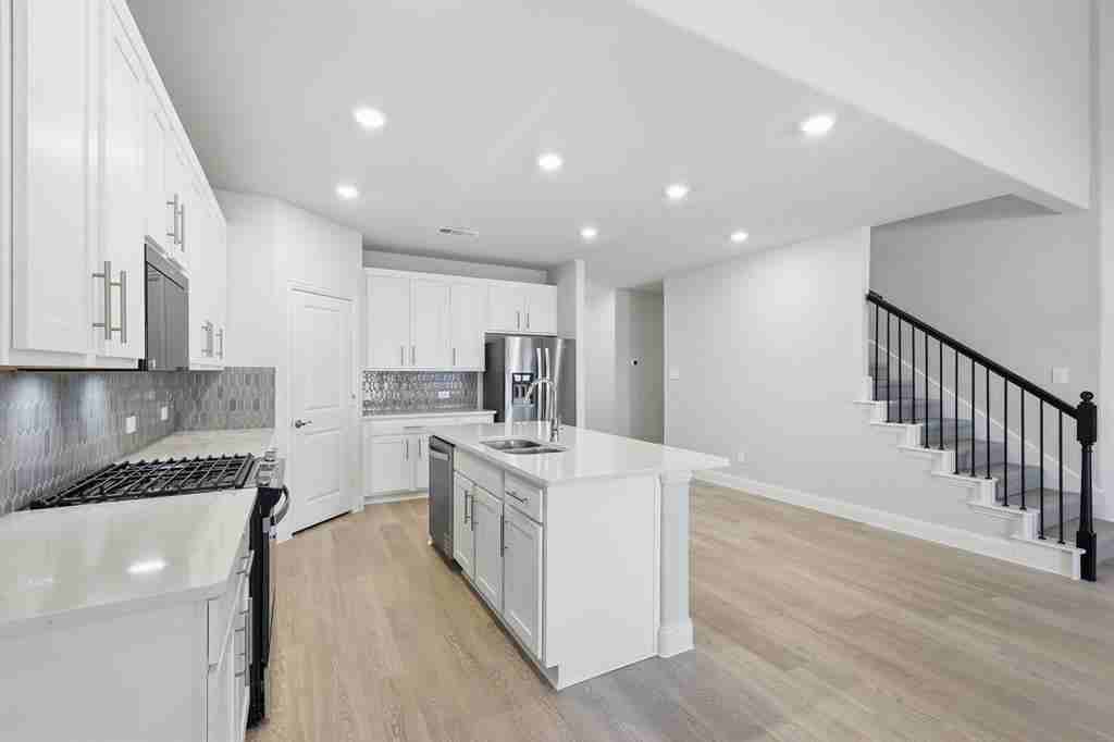 2102 Windy Trl - Photo 7 of 33