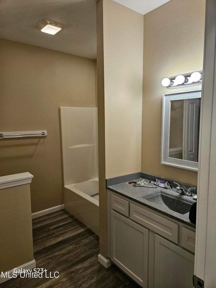 3401 Blue Wood Dr - Photo 4 of 7