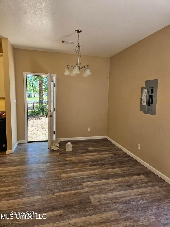 3401 Blue Wood Dr - Photo 5 of 7