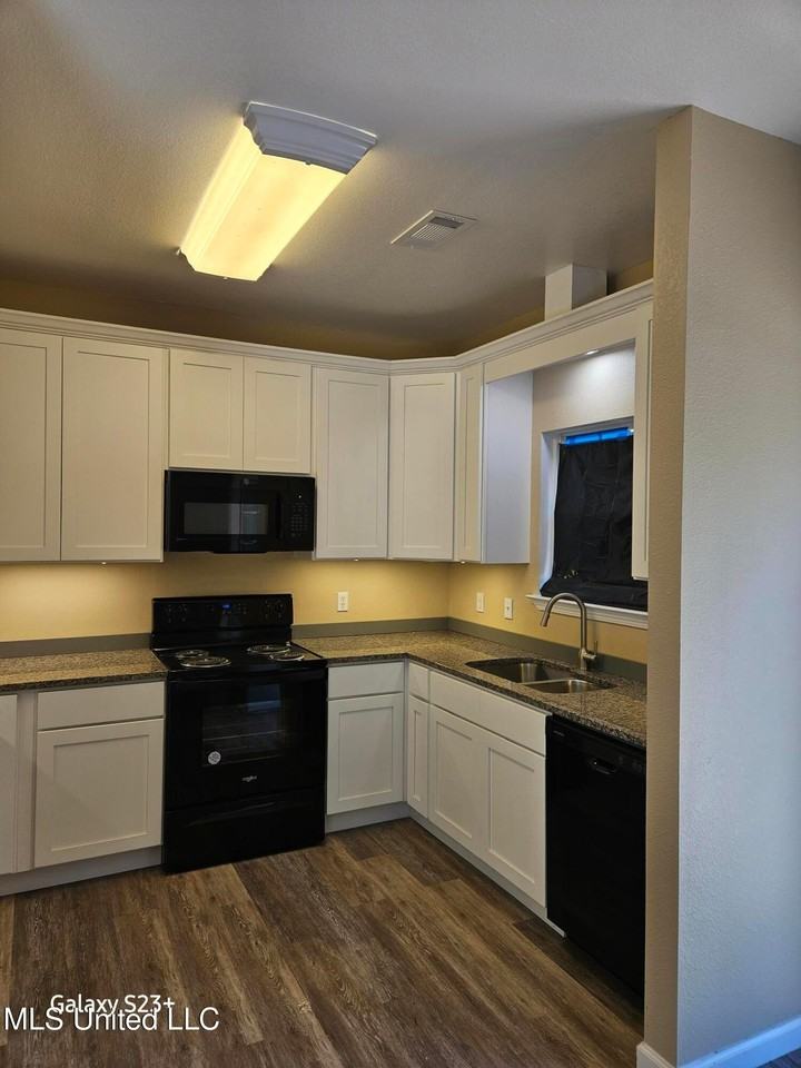 3401 Blue Wood Dr - Photo 6 of 7