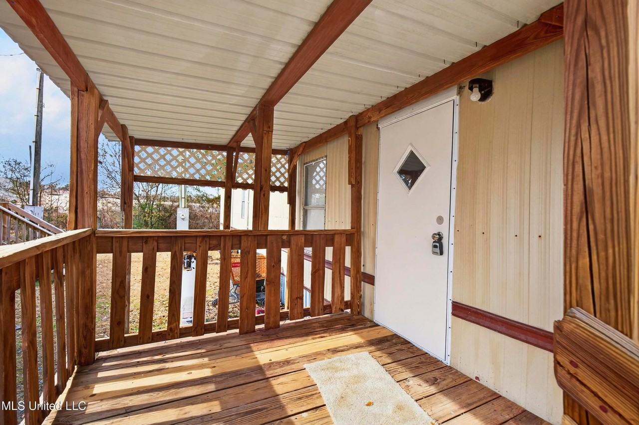 11213 Dobson Rd - Photo 4 of 15