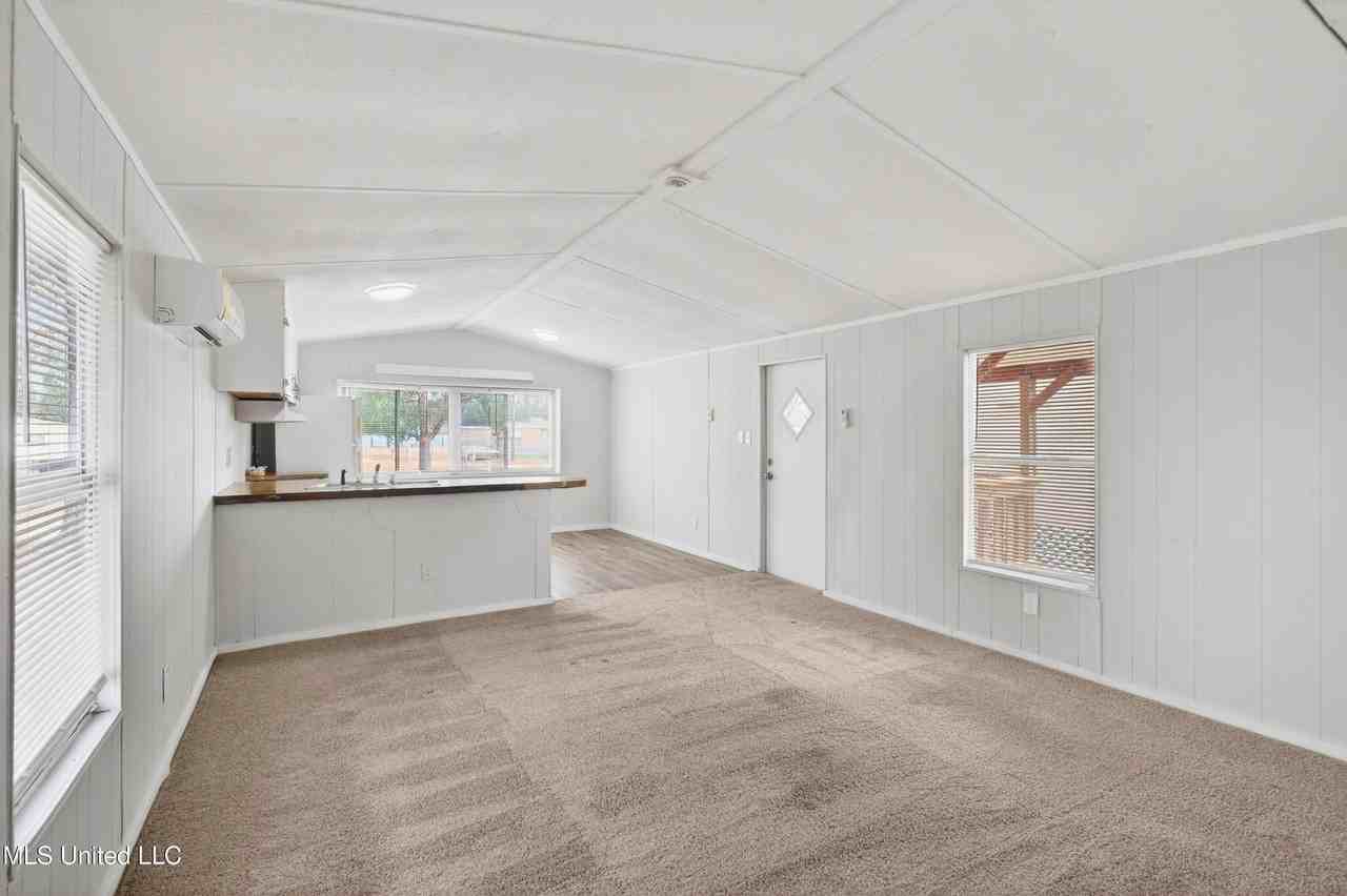 11213 Dobson Rd - Photo 6 of 15