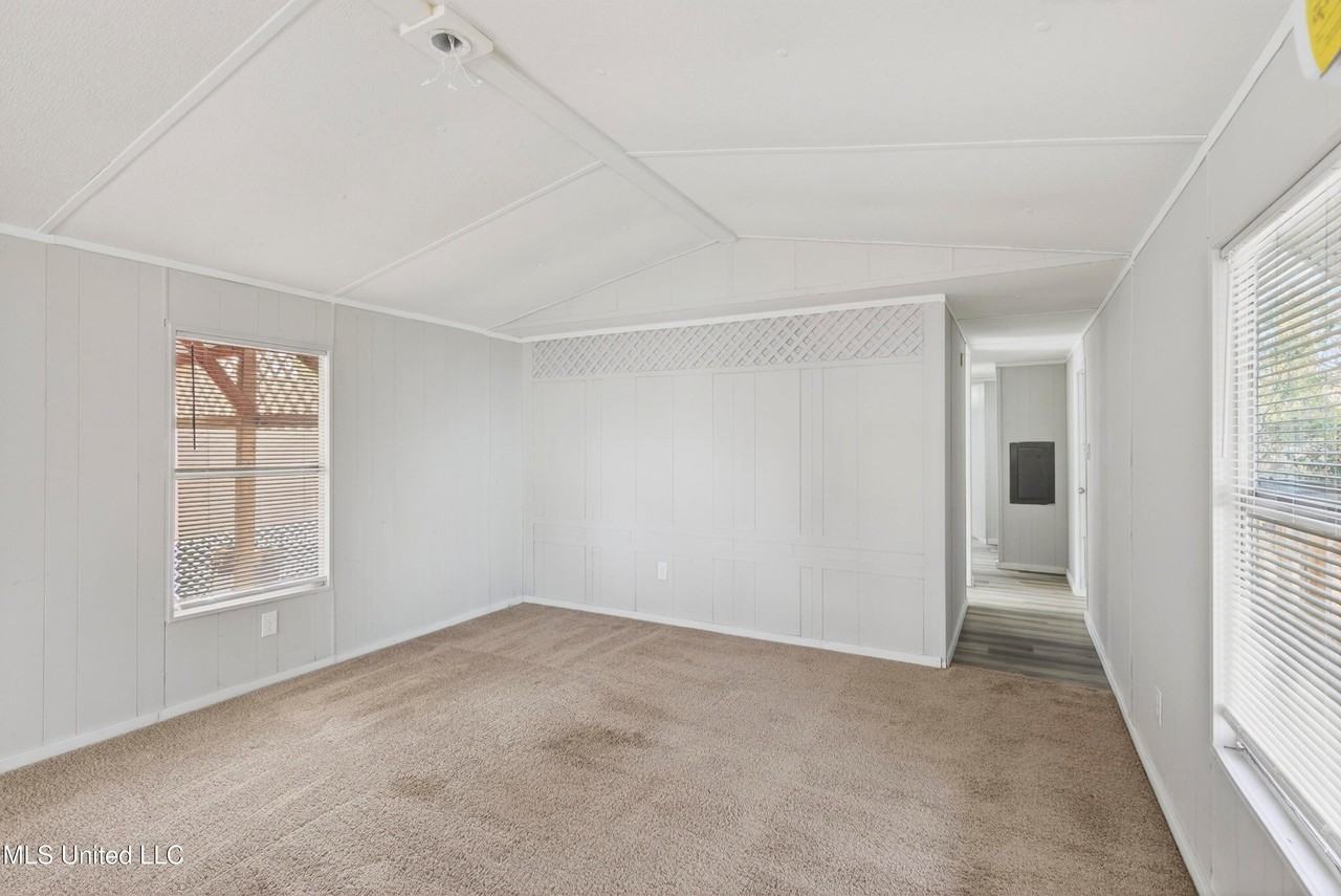 11213 Dobson Rd - Photo 7 of 15