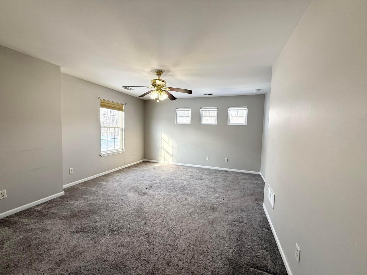 1239 Fox Hollow Dr - Photo 4 of 10