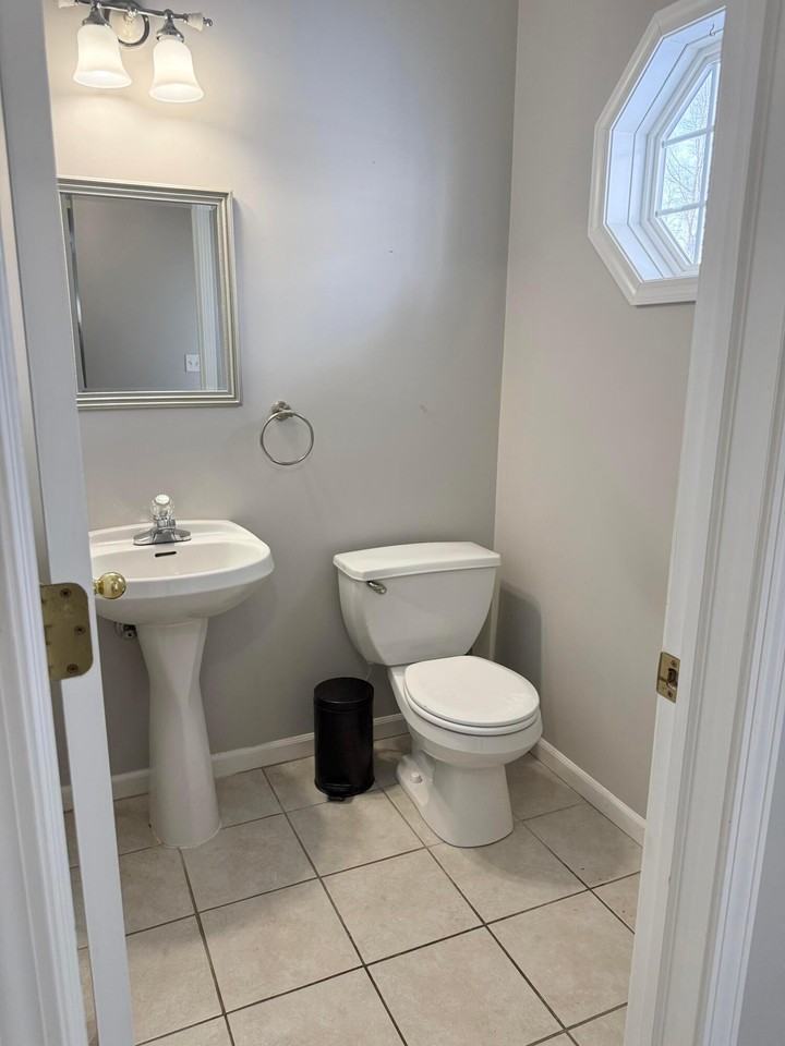 1239 Fox Hollow Dr - Photo 6 of 10