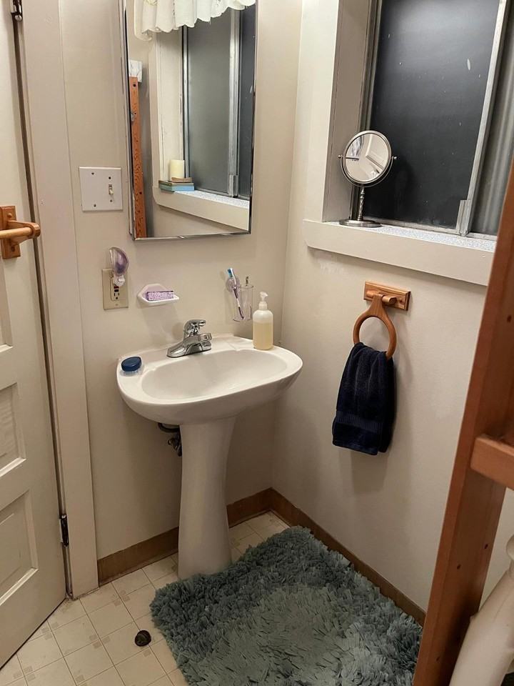 3718 Se Morrison St - Photo 6 of 7