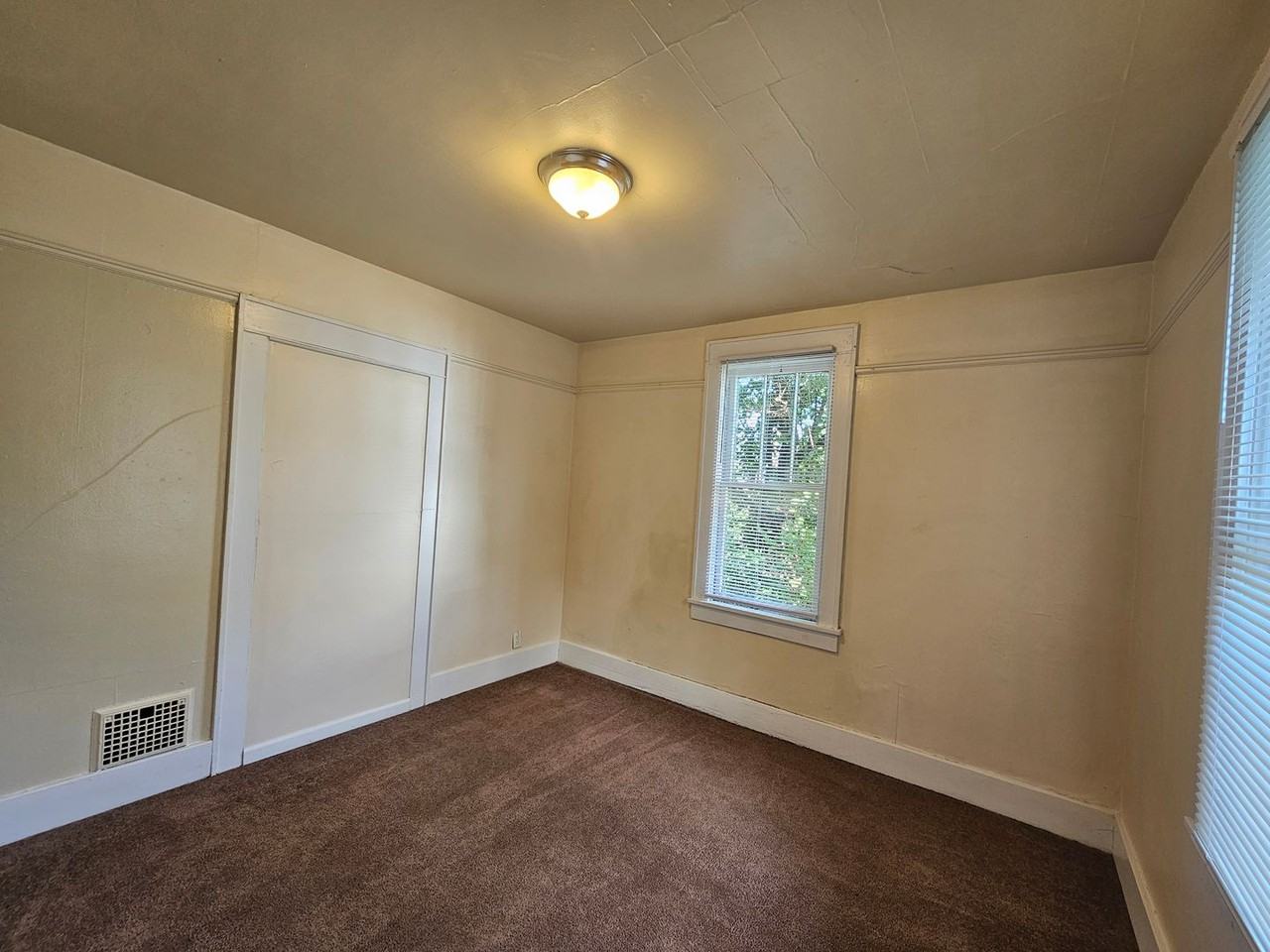 397 Gilmore St - Photo 7 of 21