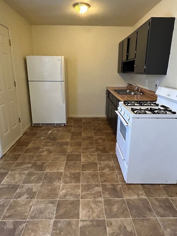 3437 Sw Brendan Ave - Photo 3 of 9