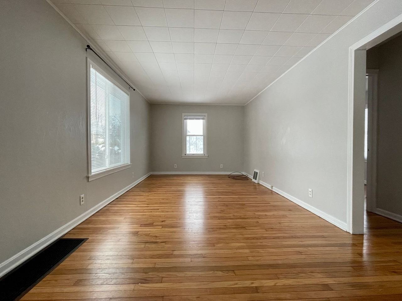 2609 Amherst Ave - Photo 2 of 12