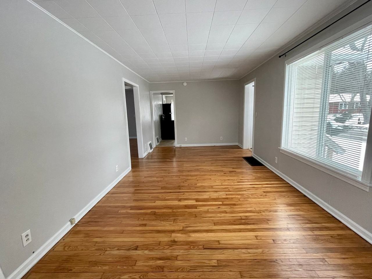 2609 Amherst Ave - Photo 3 of 12