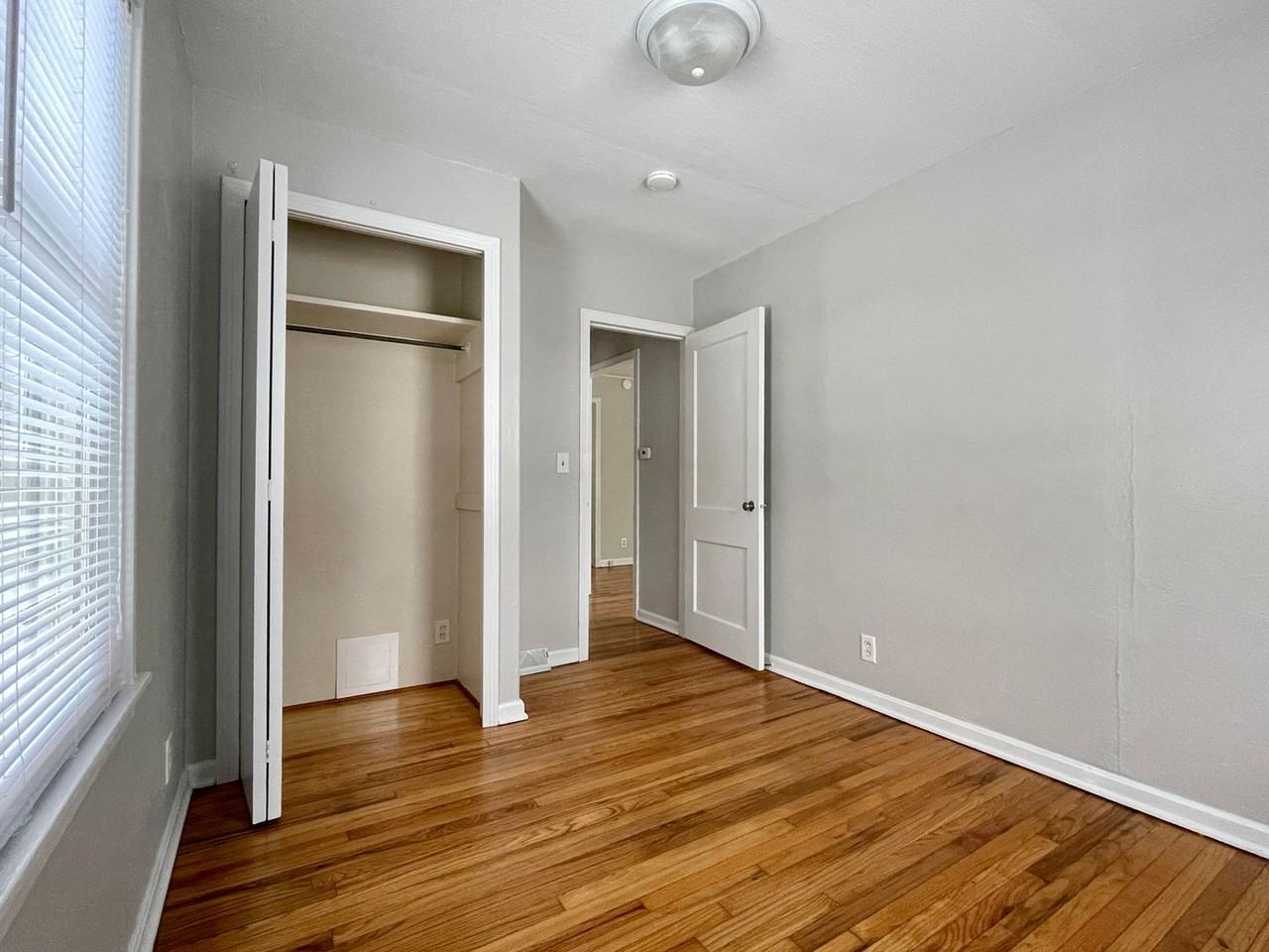 2609 Amherst Ave - Photo 5 of 12