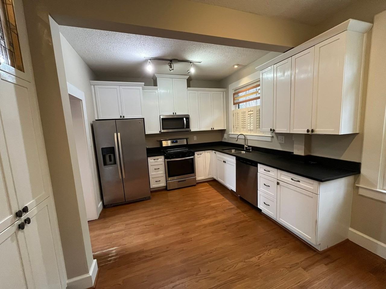 1409 16th Ave - Photo 2 of 34