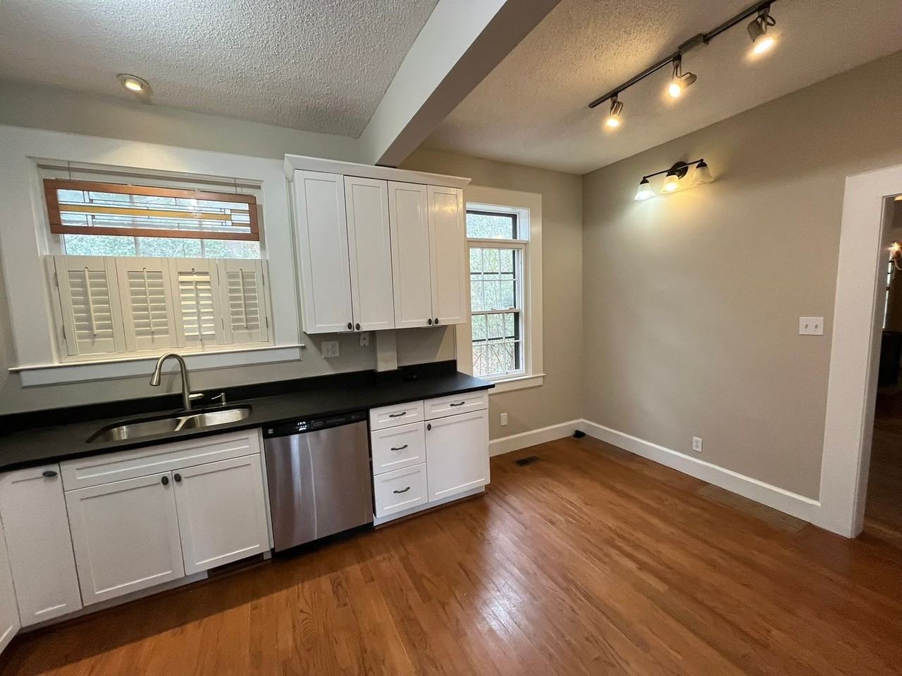 1409 16th Ave - Photo 3 of 34