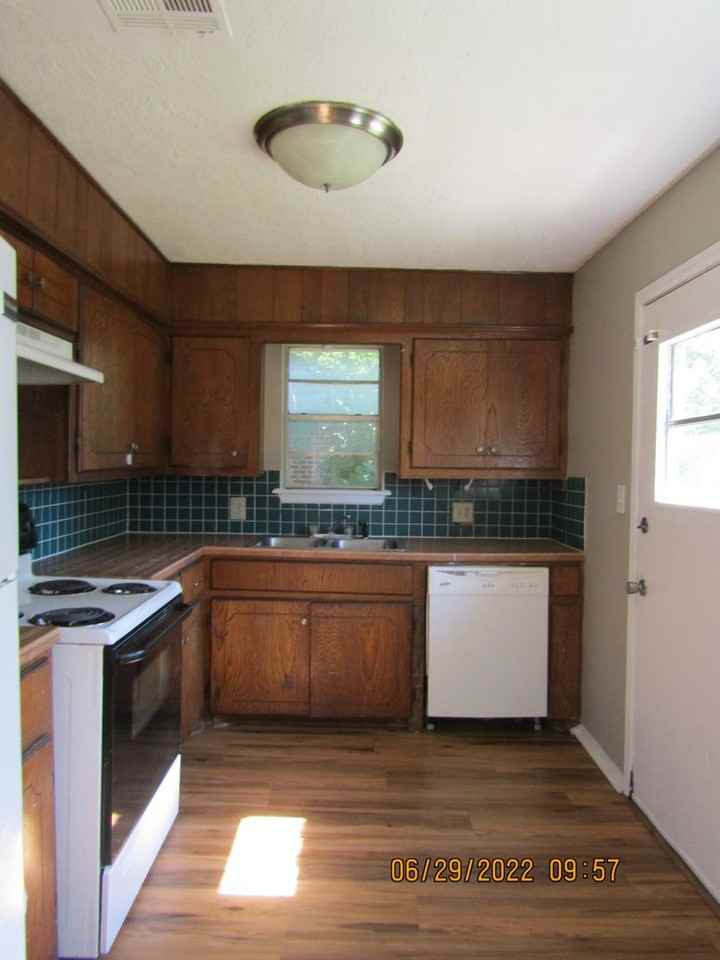 1 Nw 28th St - Photo 4 of 15