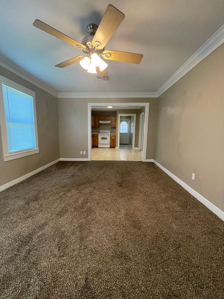 220 Saint George St - Photo 3 of 14