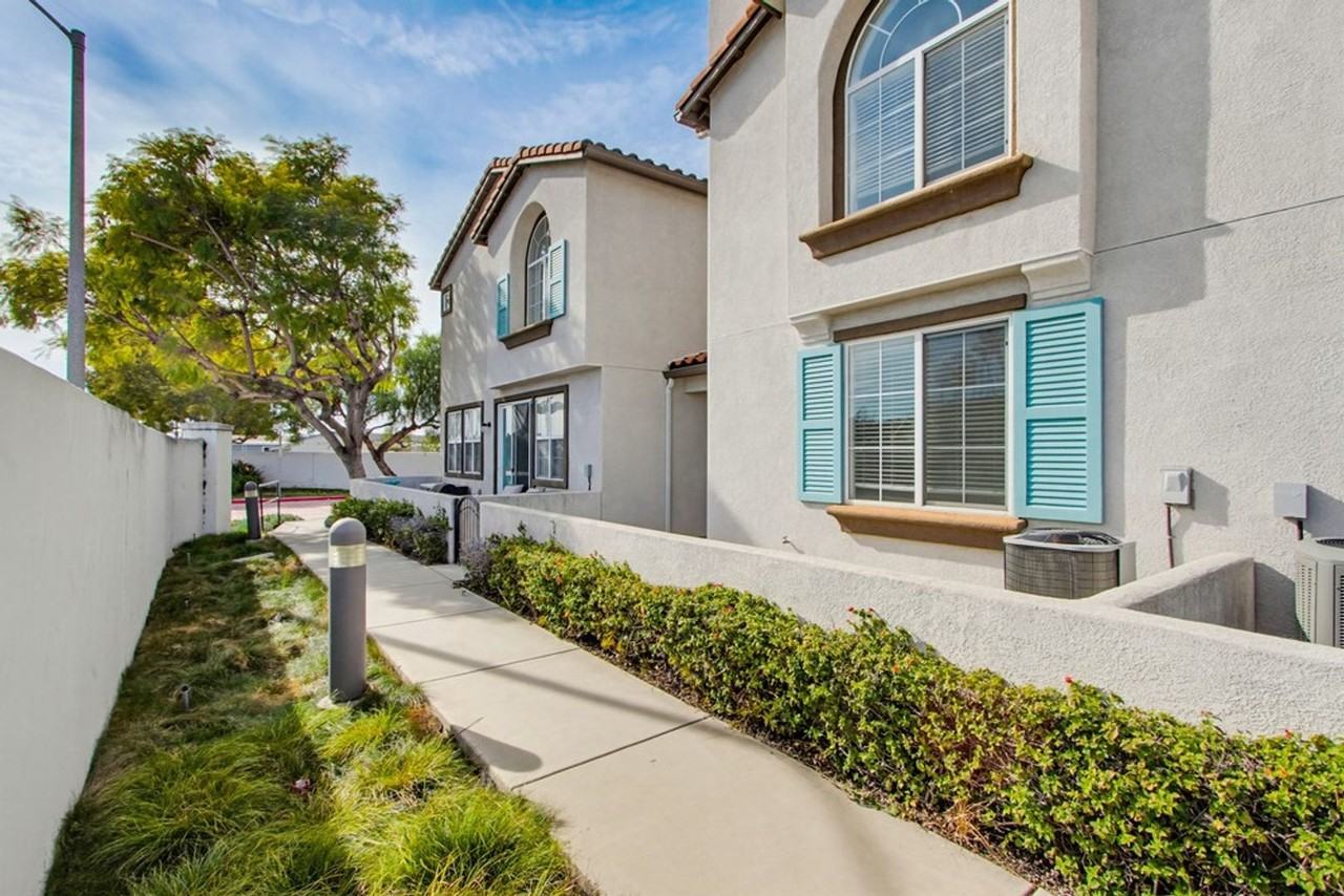 275 Reef Point Way #4 - Photo 3 of 32