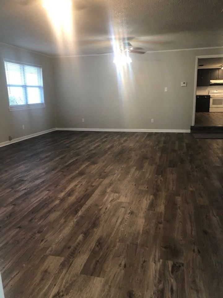 1503 Crawfordville Hwy - Photo 3 of 7