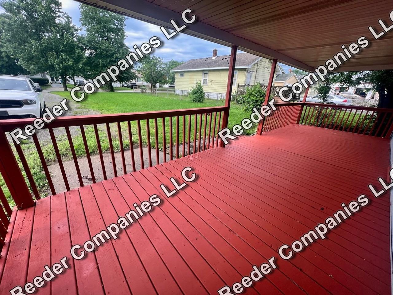 726 Spruce St - Photo 5 of 15