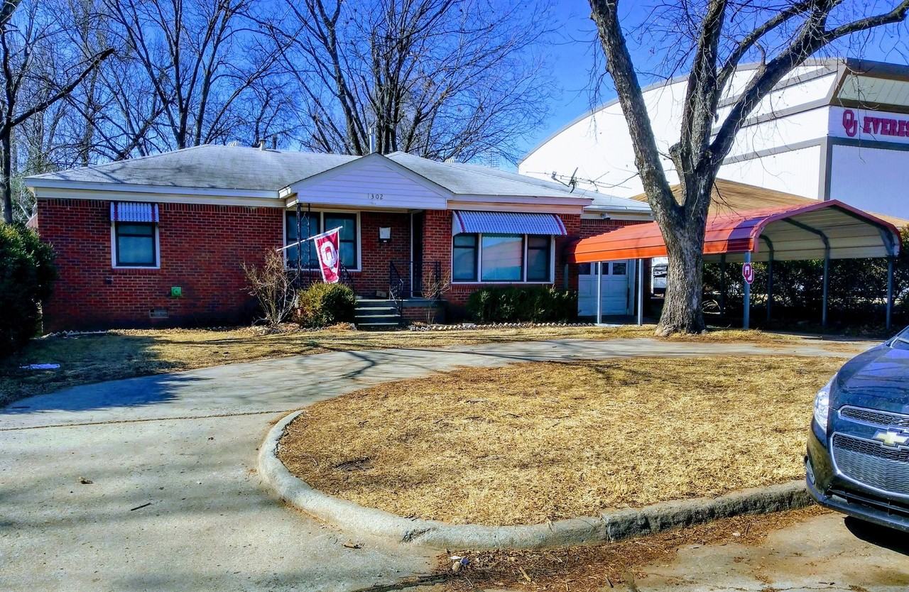 1302 Mckinley Ave - Photo 2 of 2