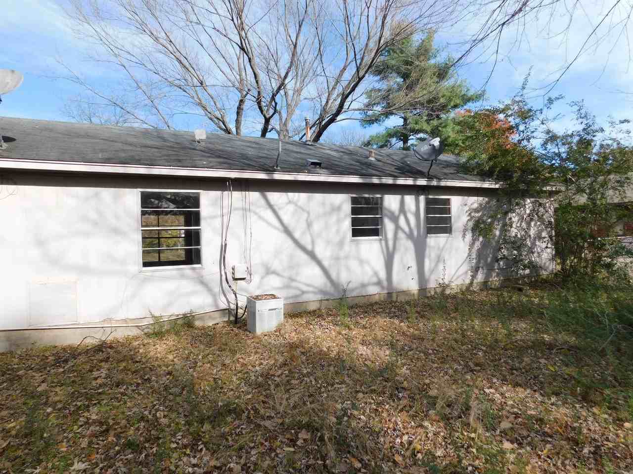 1827 Custer Dr - Photo 2 of 17