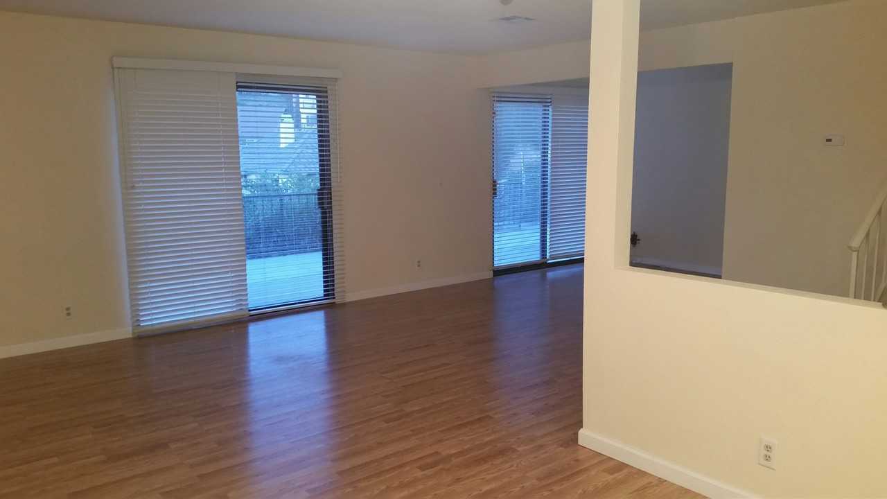 22701 Cascade Dr - Photo 5 of 17