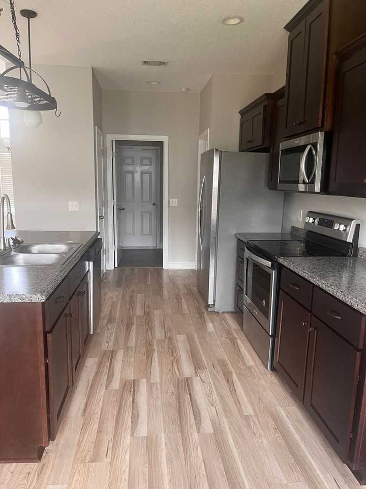 128 Brasher Dr - Photo 2 of 10