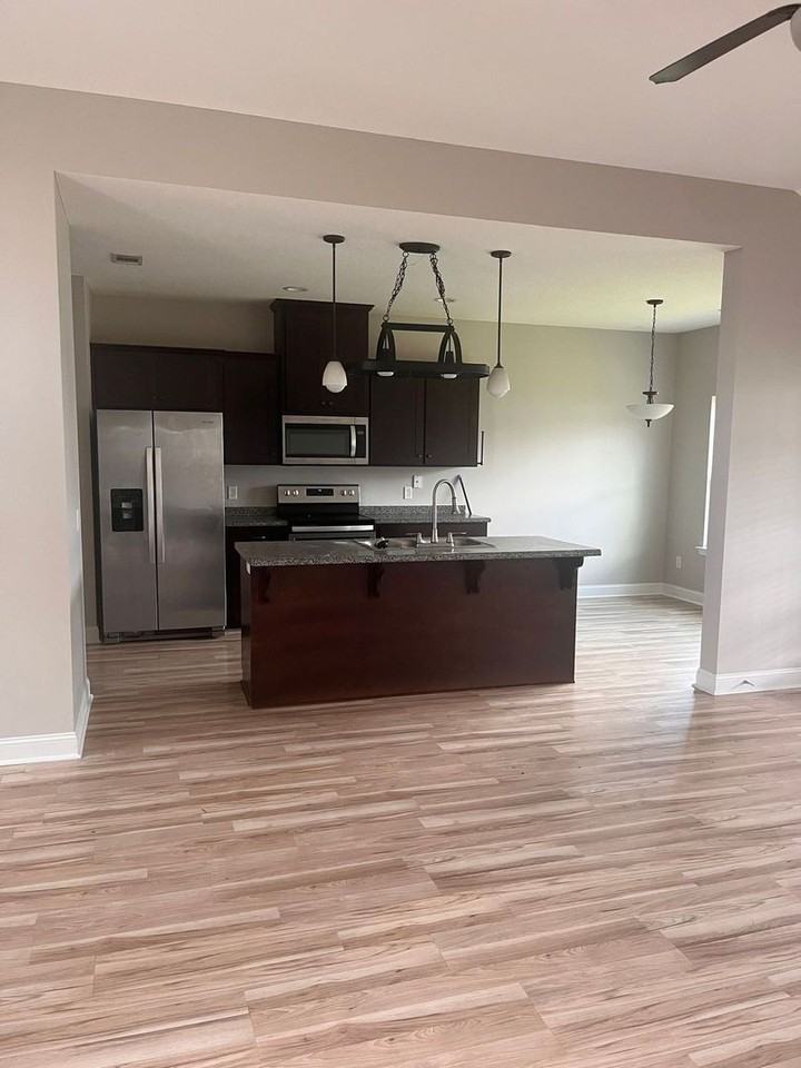 128 Brasher Dr - Photo 3 of 10