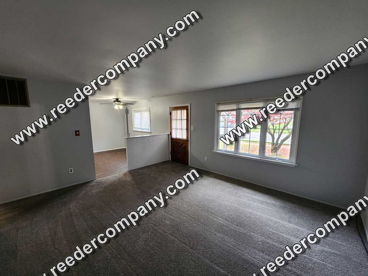 3910 Robinhood Ln - Photo 2 of 13