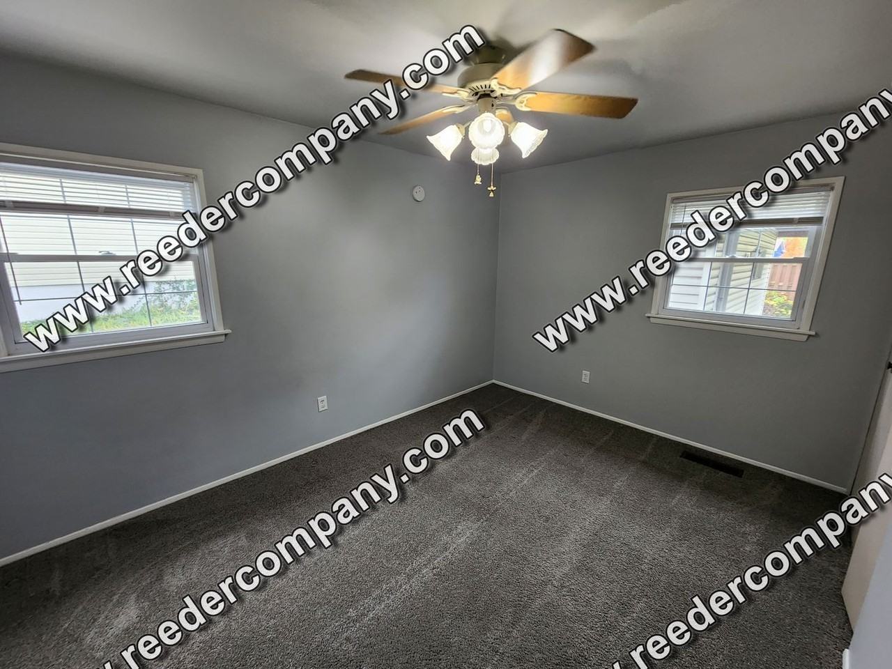 3910 Robinhood Ln - Photo 4 of 13