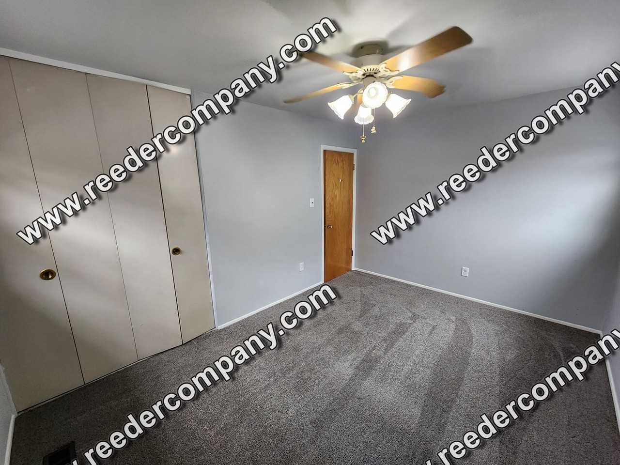 3910 Robinhood Ln - Photo 5 of 13