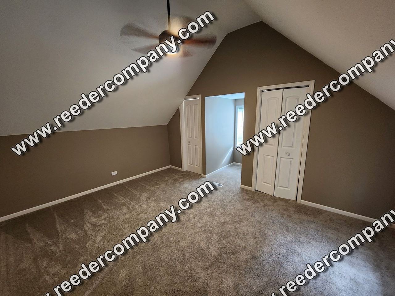 4441 Sheffield Ave - Photo 4 of 13