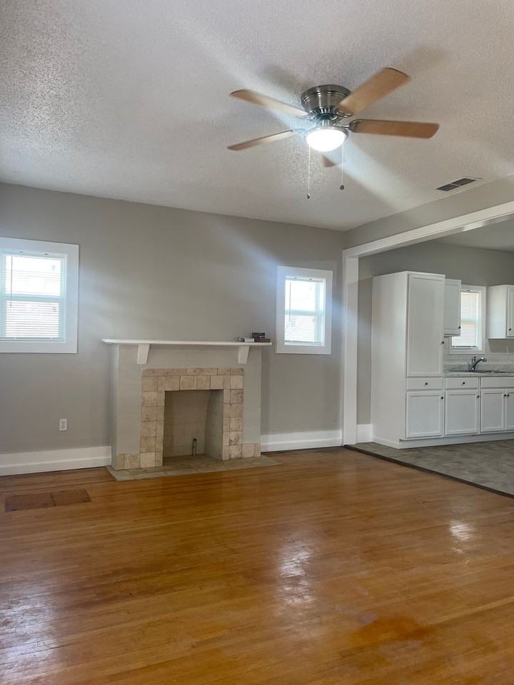 2301 17th St - Photo 4 of 23