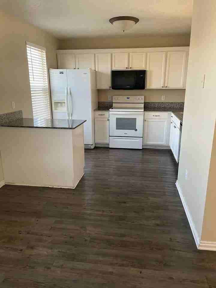 5736 W Loch Raven Ct - Photo 4 of 27