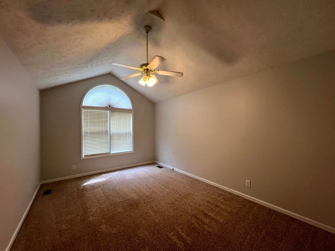 7112 Overland Ct - Photo 3 of 9