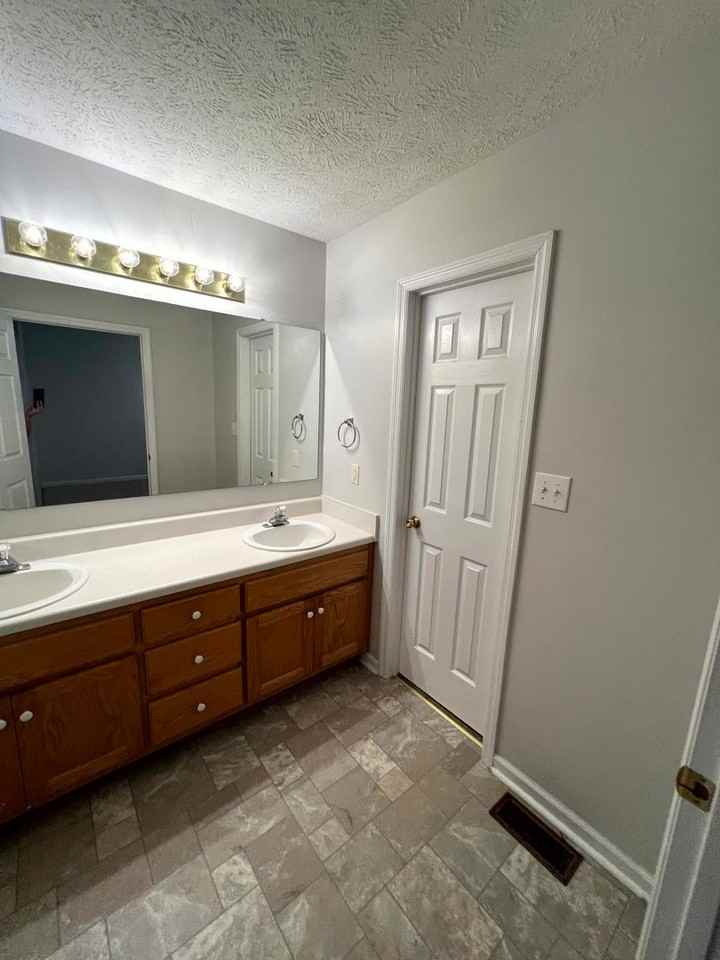 7112 Overland Ct - Photo 4 of 9