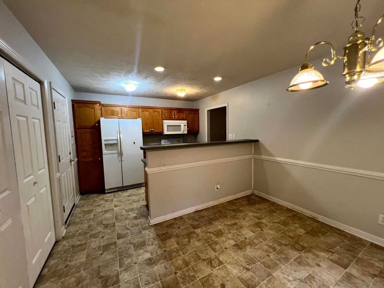 7112 Overland Ct - Photo 7 of 9