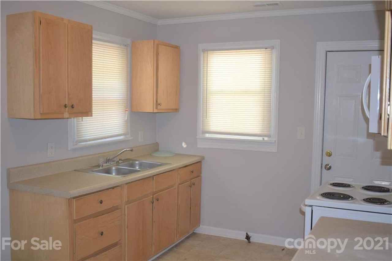 602 W Garrison Blvd - Photo 7 of 12