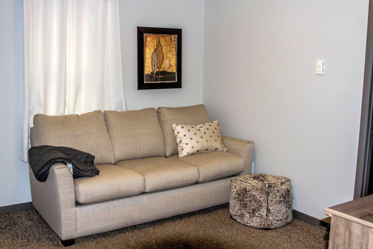 422 422 1/2 NY Ave - Photo 2 of 9