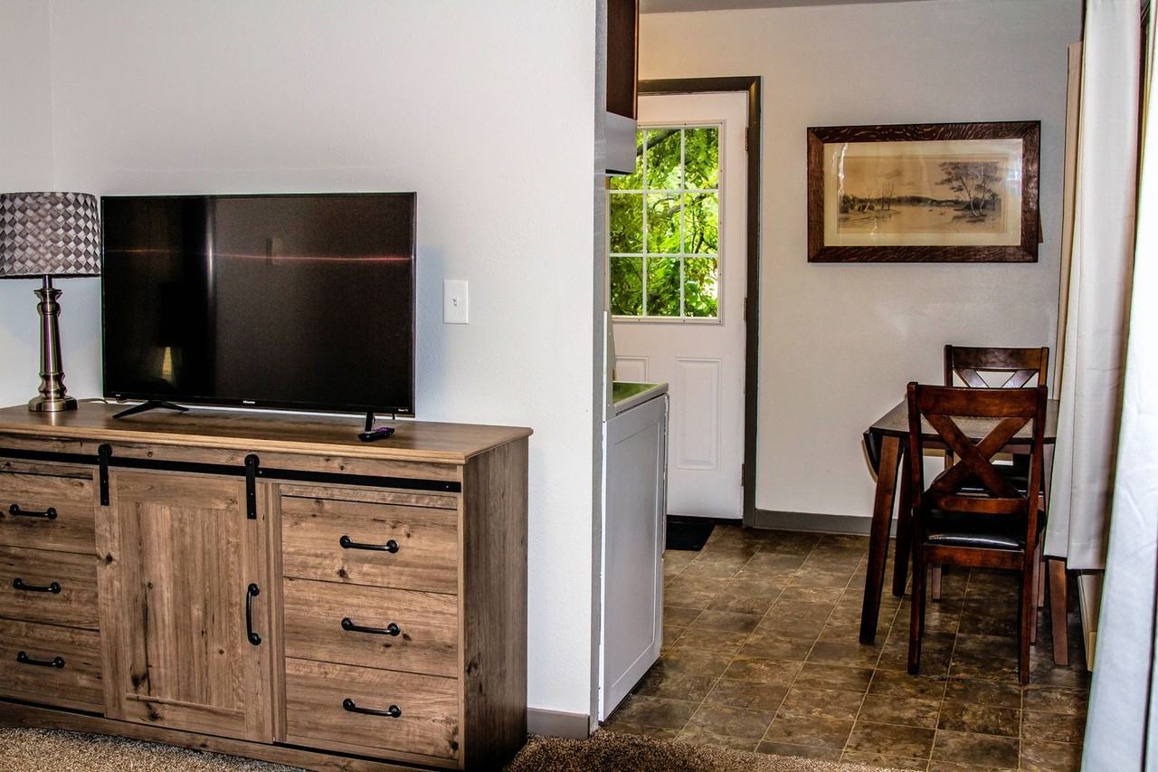 422 422 1/2 NY Ave - Photo 3 of 9