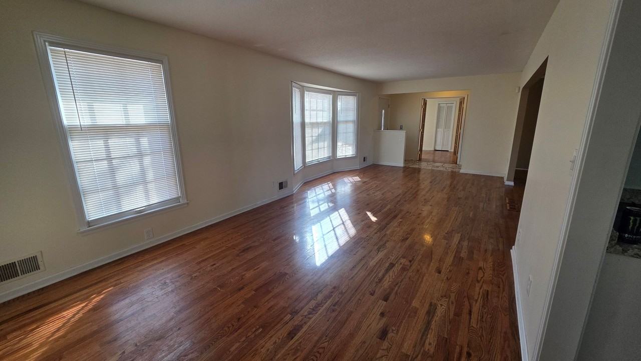 10938 Cypress Ave - Photo 5 of 21
