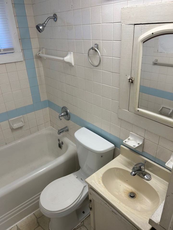 1925 E 5th St #1 - Photo 4 of 12