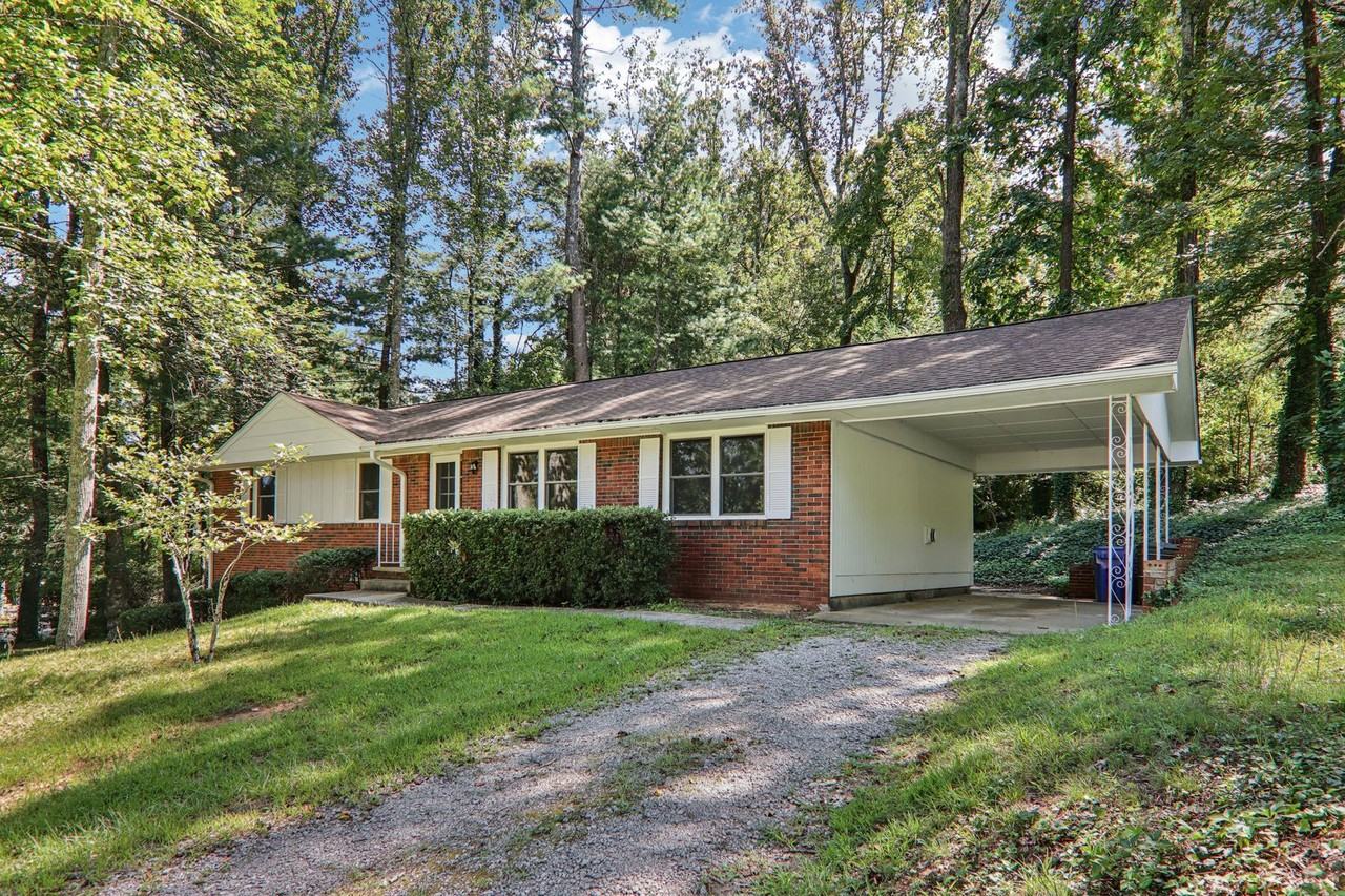 325 Comet Dr - Photo 2 of 37